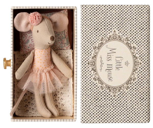 Dancing Mouse in Daybed