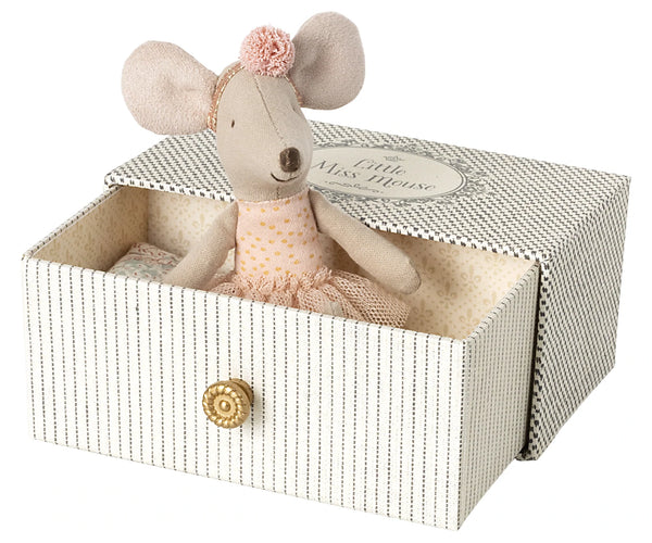 Dancing Mouse in Daybed