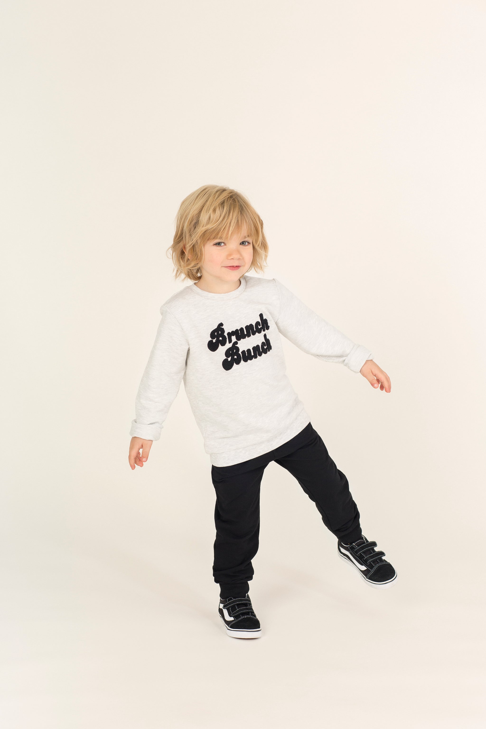【ROMANTIC CROWN】23FW★ TRIPLE DAISY CREWNECK TRIPLE DAISY CREWNECK - ROMANTIC CROWN | 60% - Asian Fashion